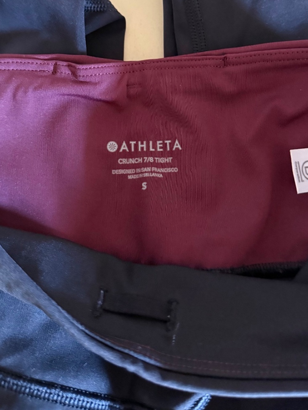Athleta Crunch 7/8 Tight Leggings Black Maroon - Small - Picture 6 of 6